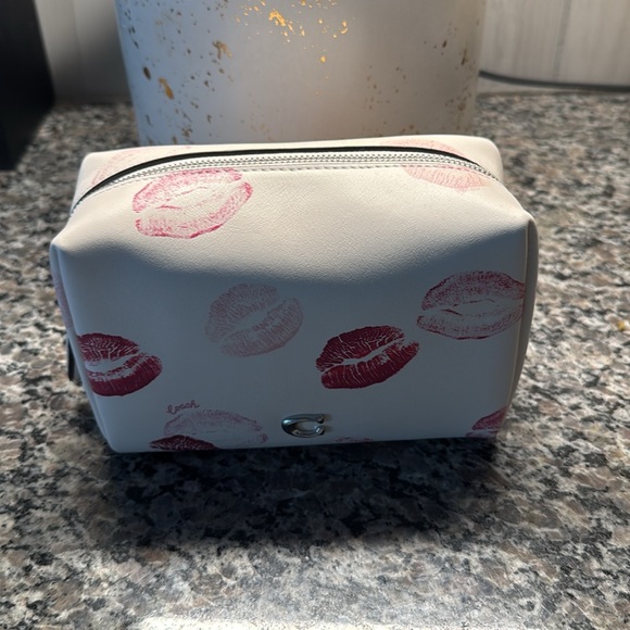 NWT Coach Lip Print Cosmetic Pouch - Picture 2 of 9